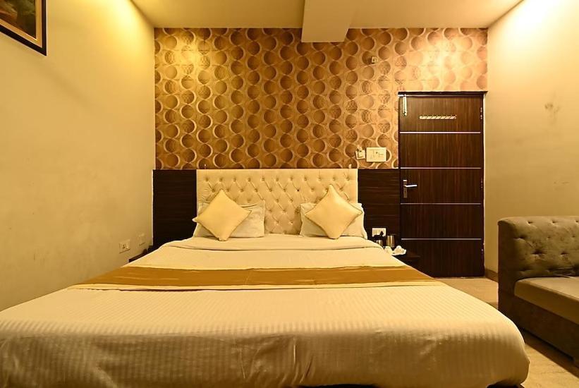 Hotel I.P. Palace Lucknow Bagian luar foto