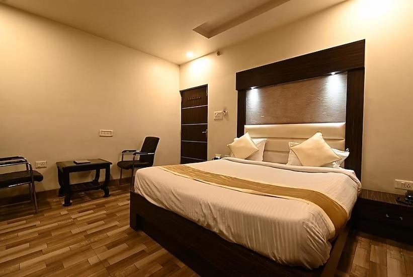 Hotel I.P. Palace Lucknow Bagian luar foto