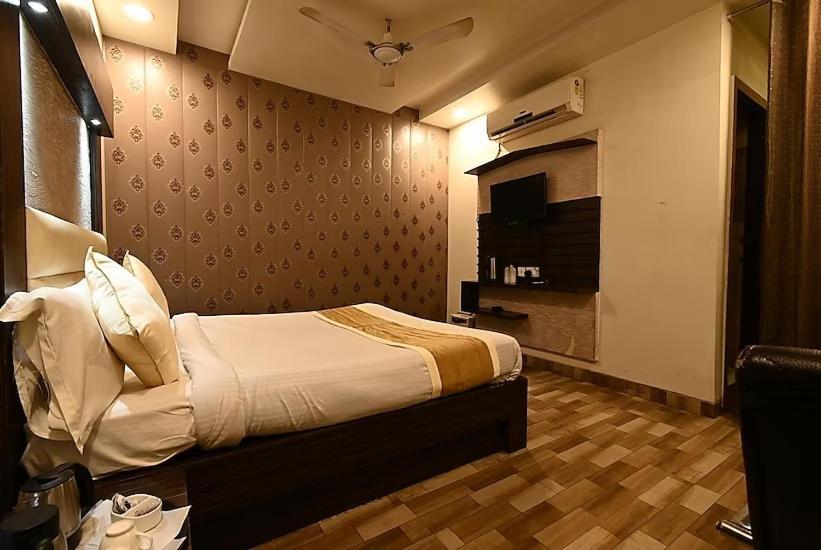 Hotel I.P. Palace Lucknow Bagian luar foto