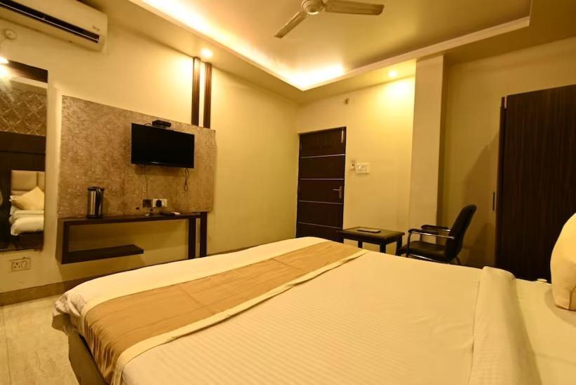 Hotel I.P. Palace Lucknow Bagian luar foto